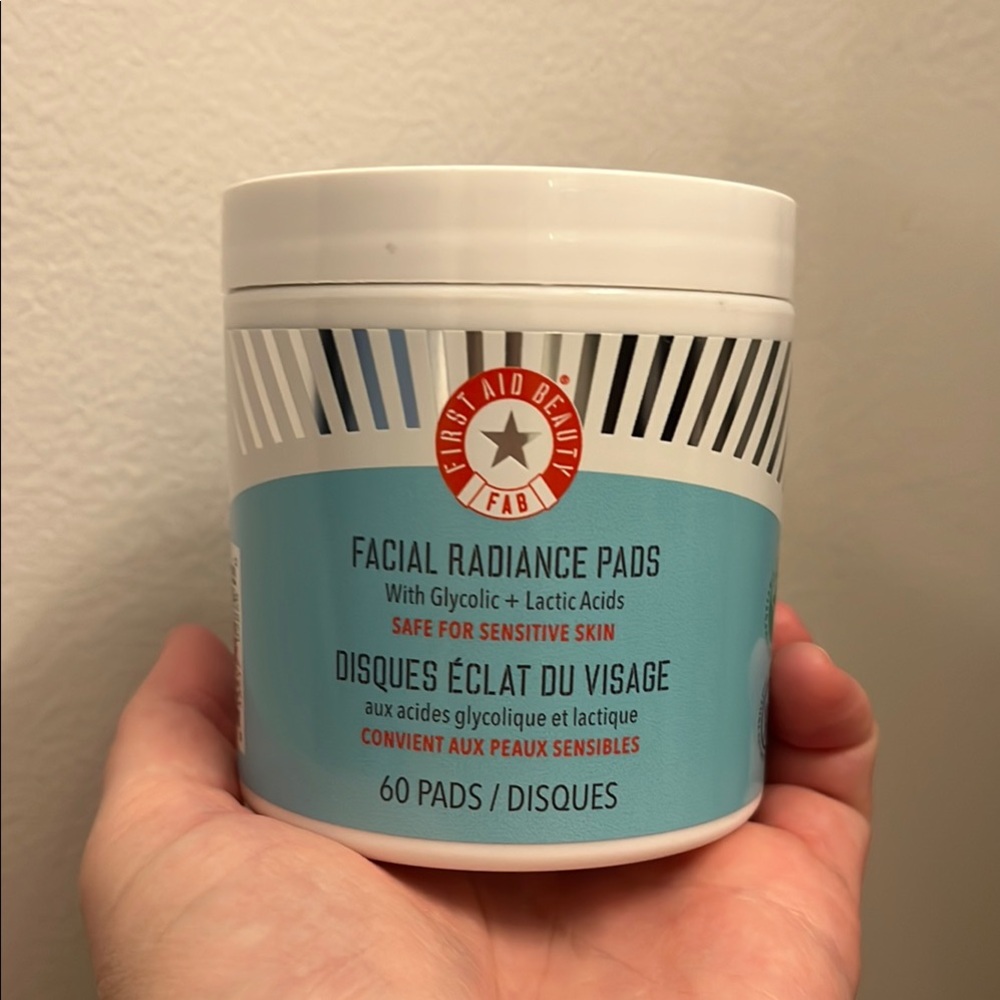 NEW First Aid Beauty Facial Radiance Pads - Blue and White